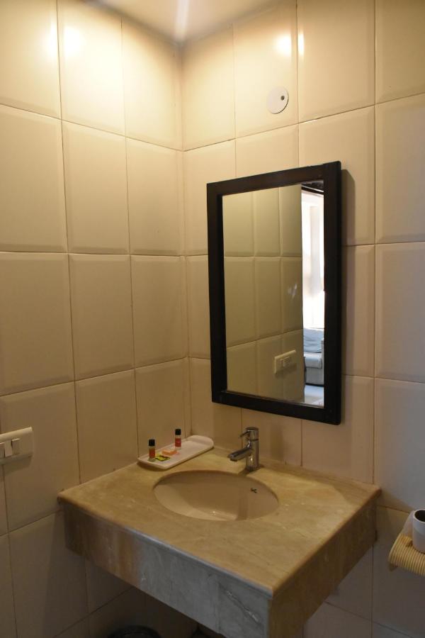 Hotel Lohias Delhi Airport New Delhi Bagian luar foto