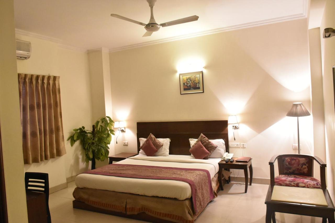 Hotel Lohias Delhi Airport New Delhi Bagian luar foto