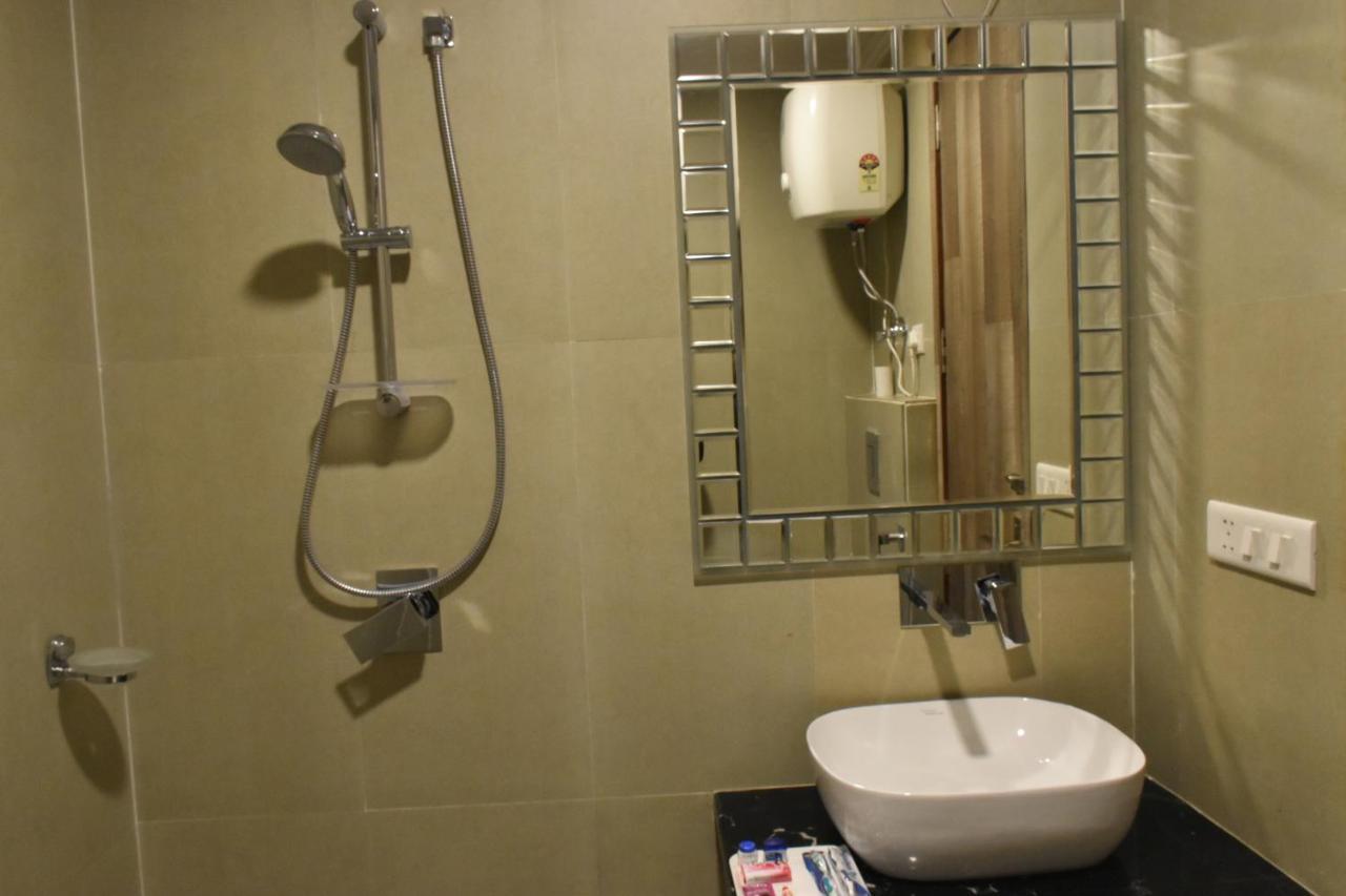 Hotel Lohias Delhi Airport New Delhi Bagian luar foto